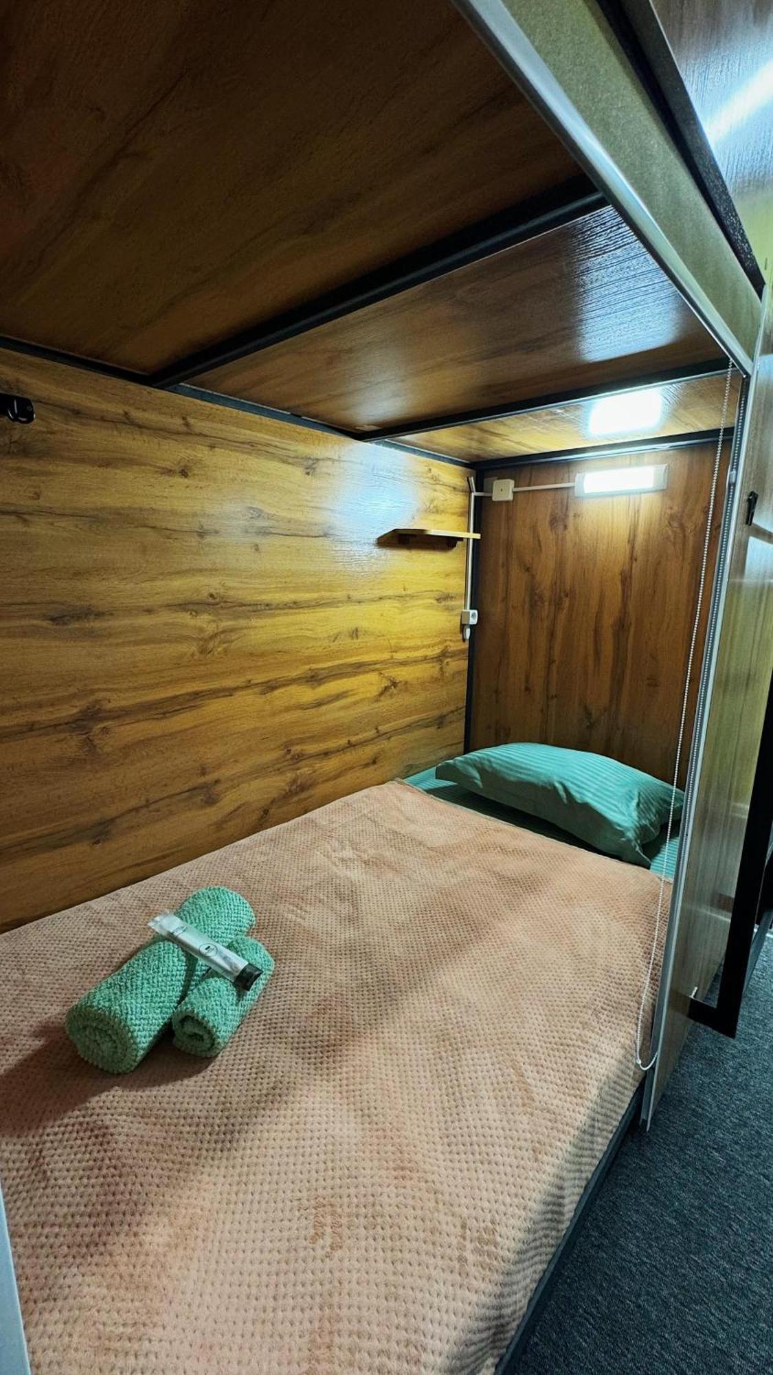 Hostel Kochevnik Capsule Hotel Almaty Esterno foto