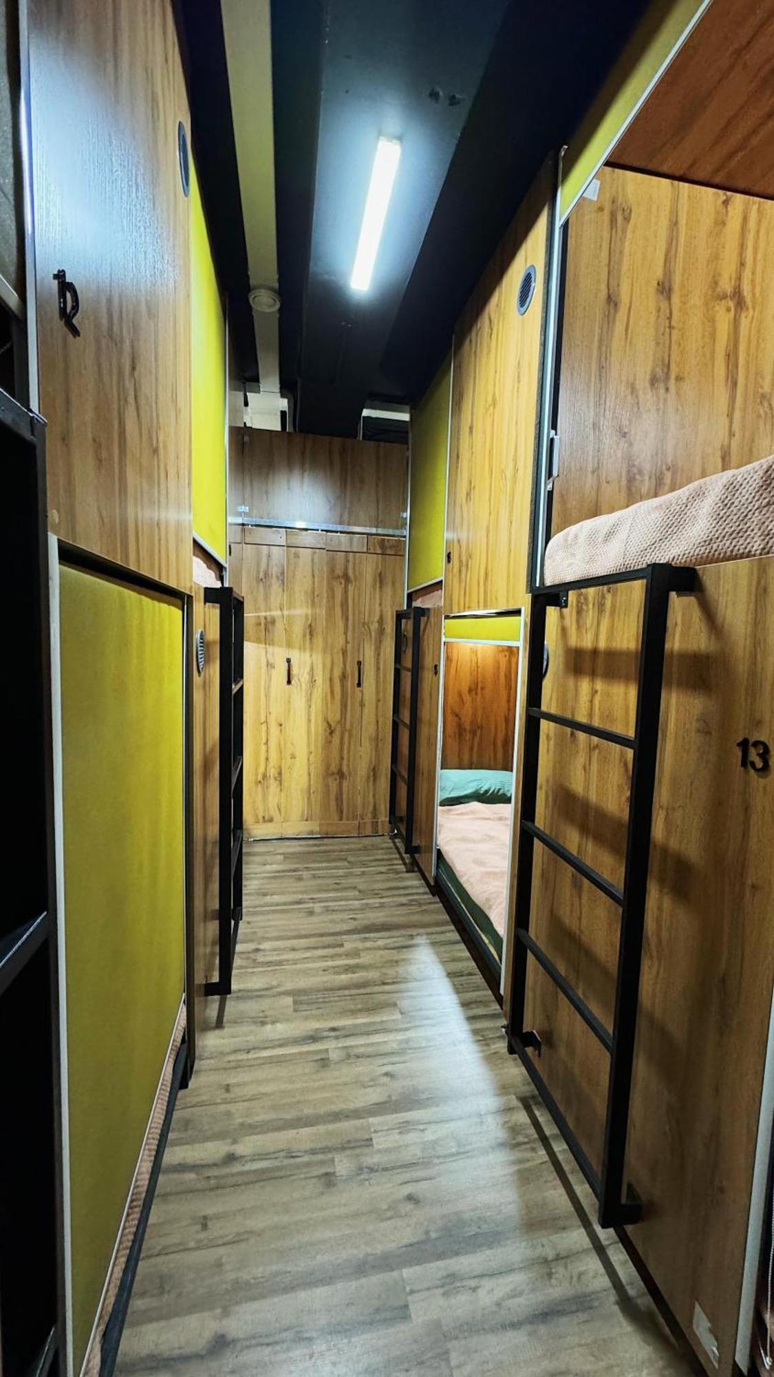 Hostel Kochevnik Capsule Hotel Almaty Esterno foto
