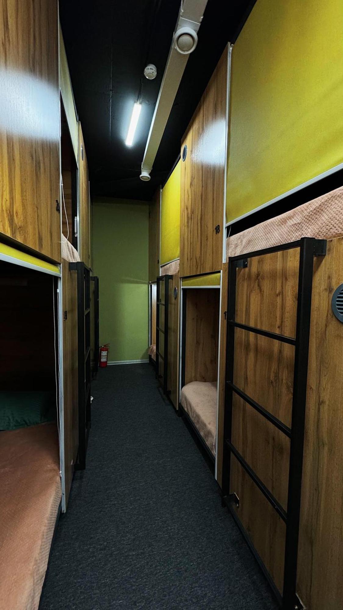 Hostel Kochevnik Capsule Hotel Almaty Esterno foto