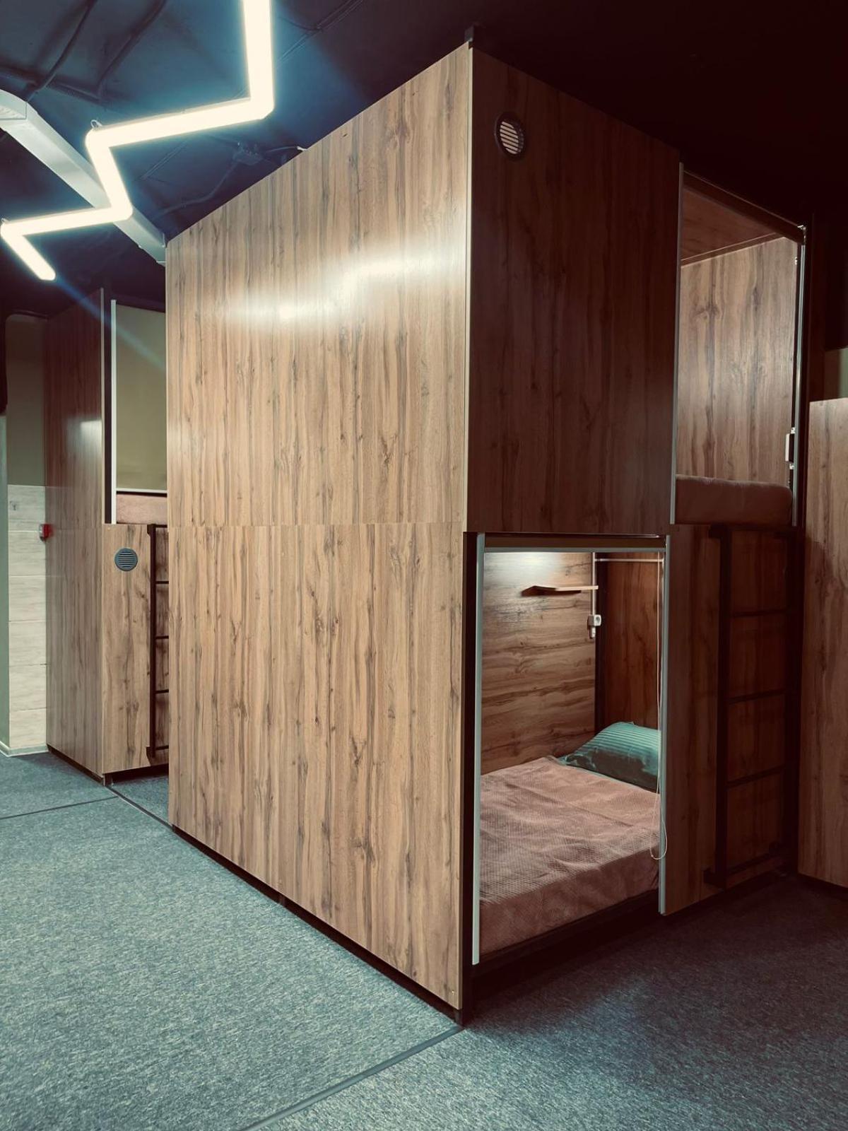 Hostel Kochevnik Capsule Hotel Almaty Esterno foto