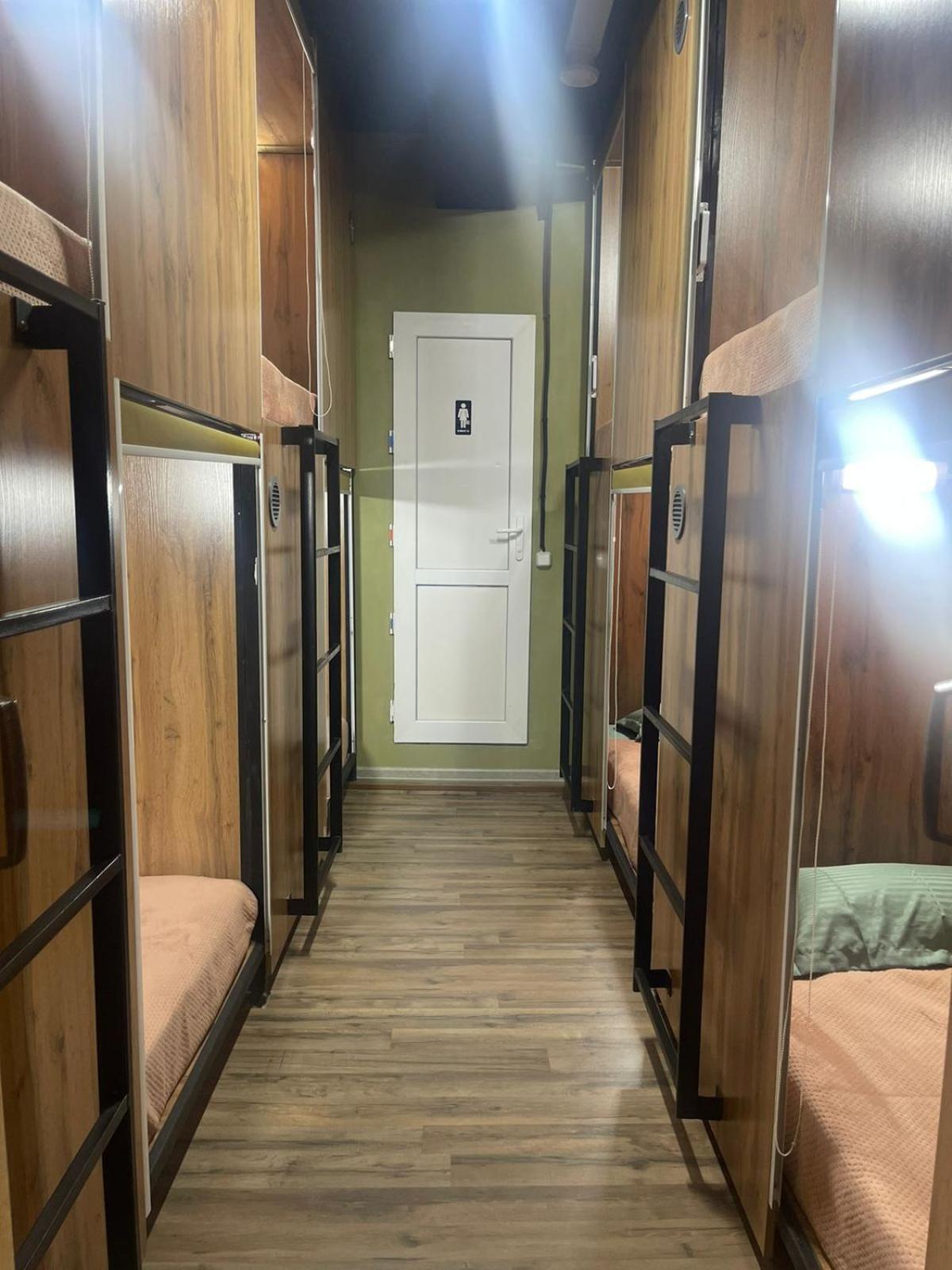 Hostel Kochevnik Capsule Hotel Almaty Esterno foto