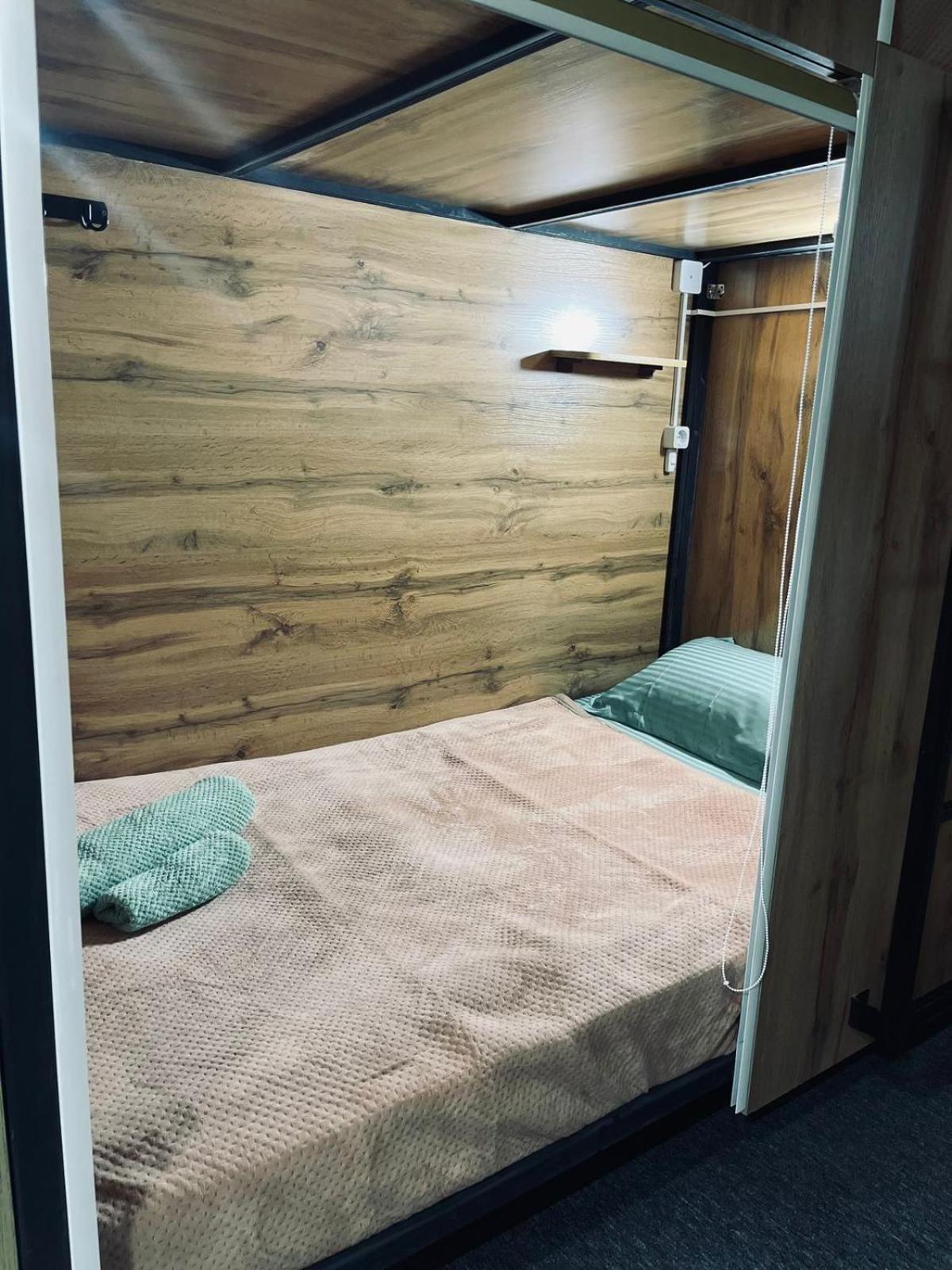 Hostel Kochevnik Capsule Hotel Almaty Esterno foto