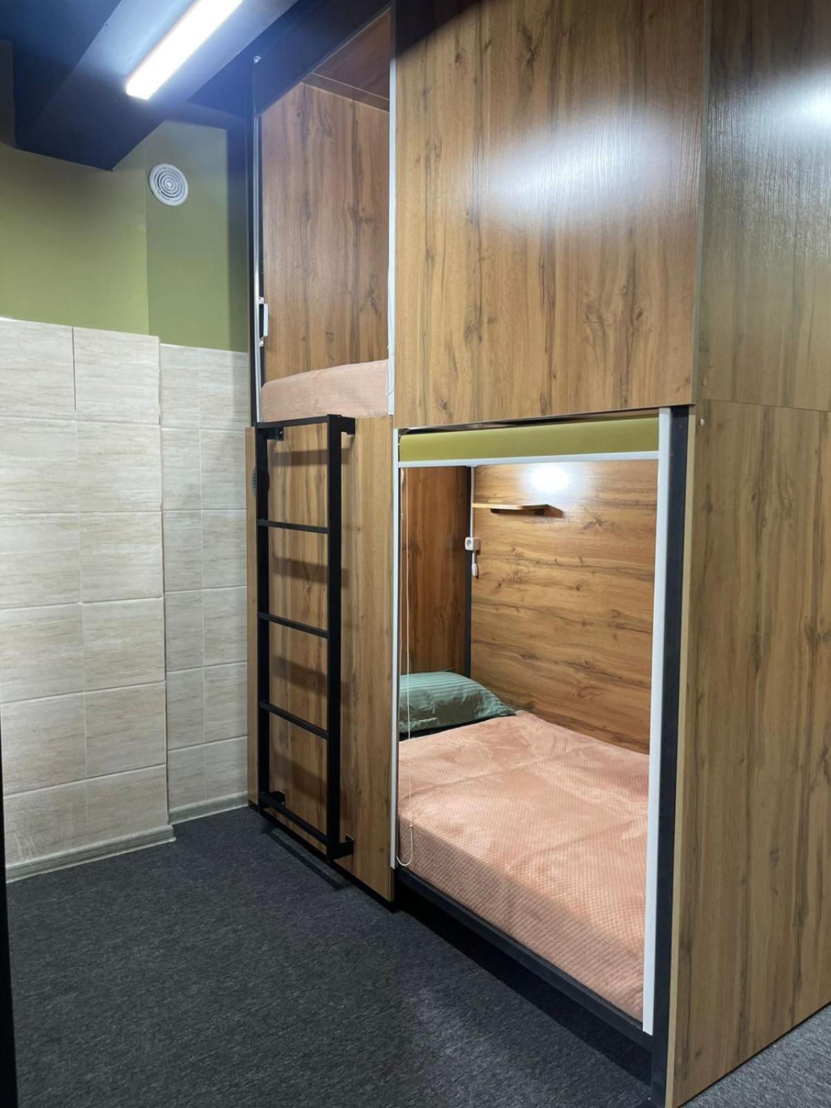 Hostel Kochevnik Capsule Hotel Almaty Esterno foto