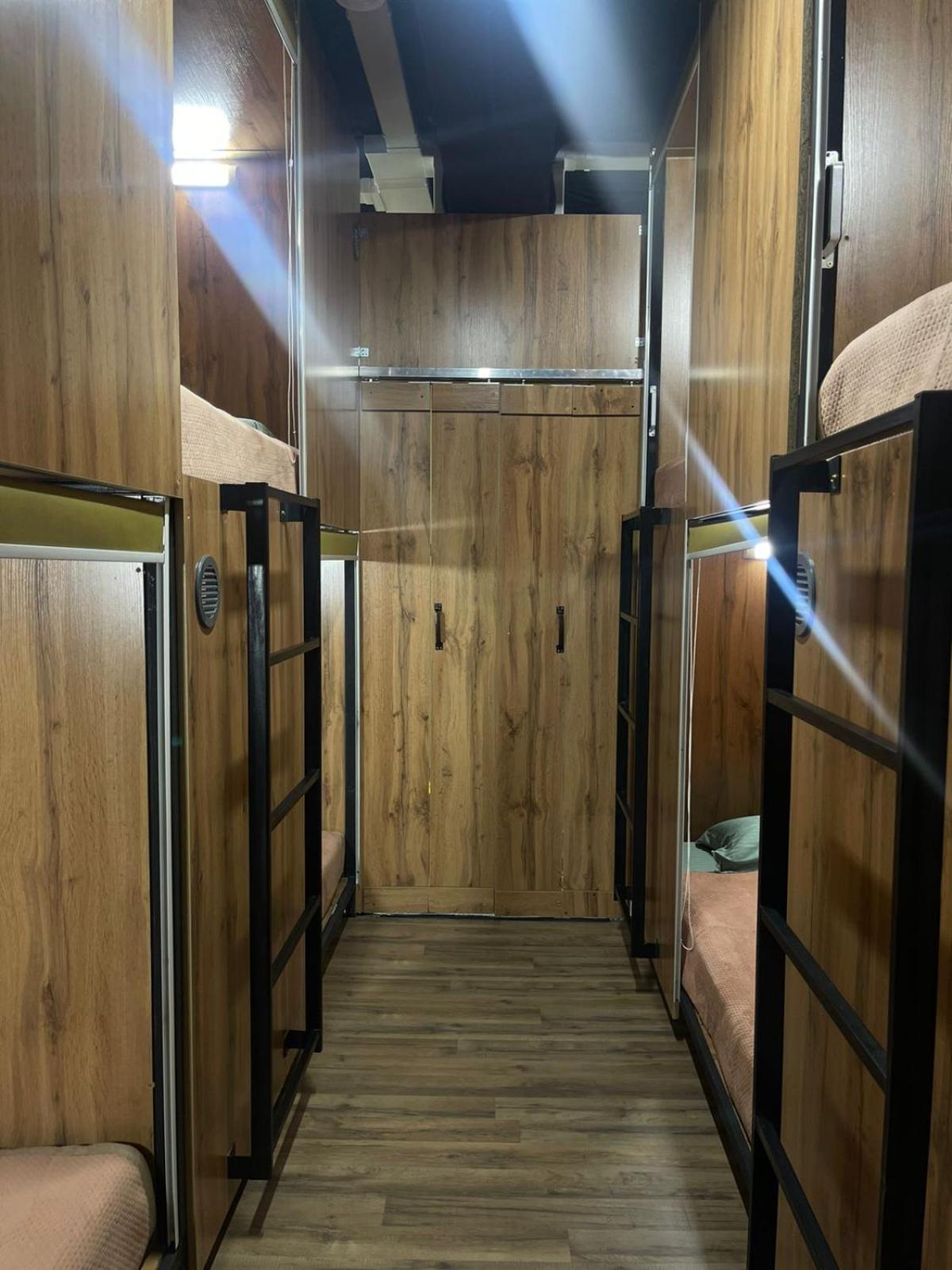 Hostel Kochevnik Capsule Hotel Almaty Esterno foto