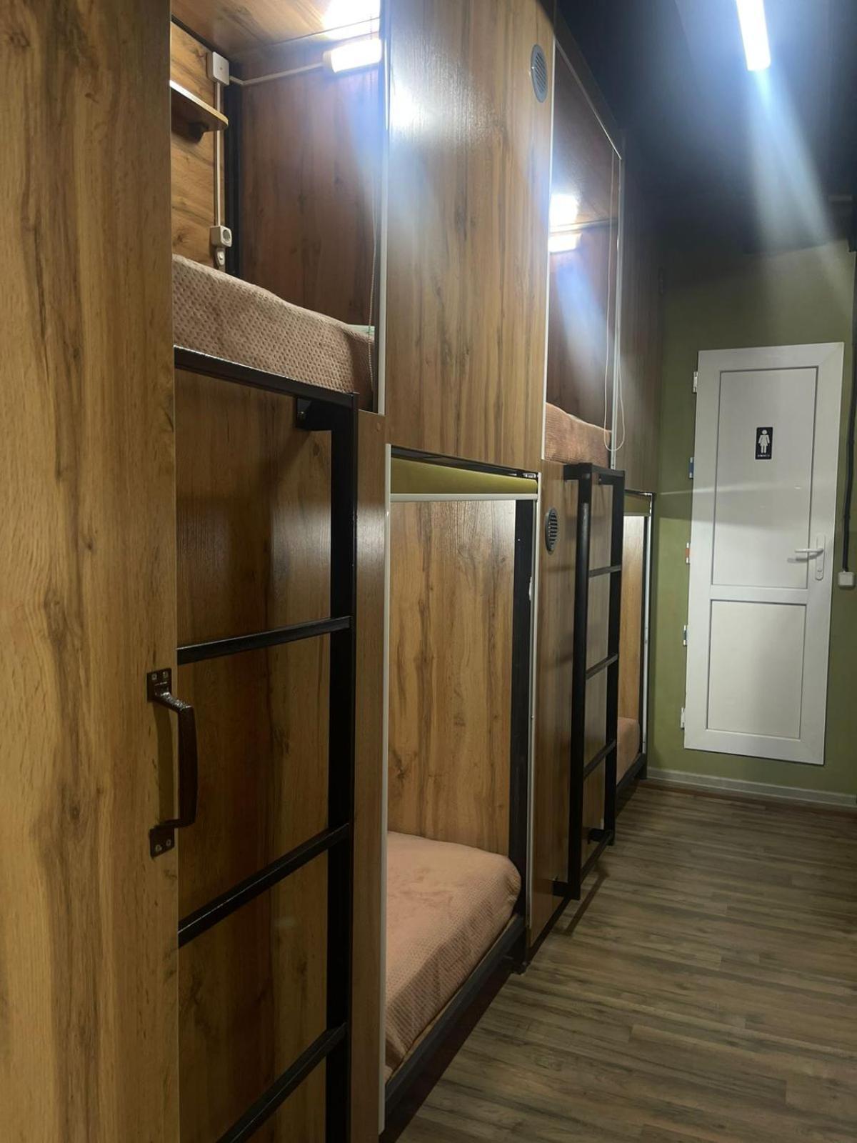 Hostel Kochevnik Capsule Hotel Almaty Esterno foto