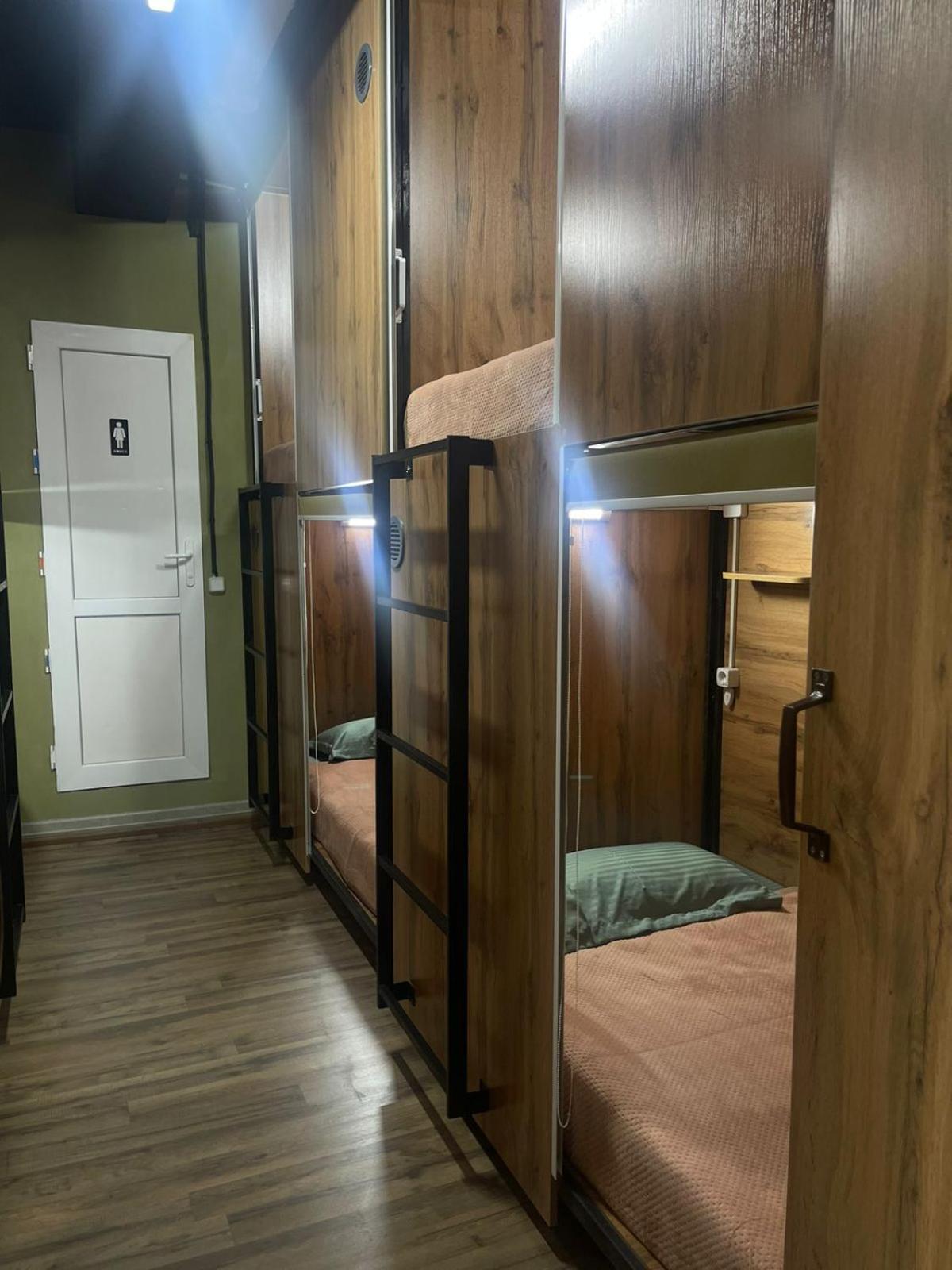 Hostel Kochevnik Capsule Hotel Almaty Esterno foto